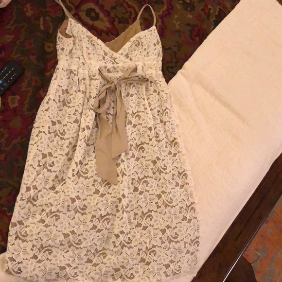 Diane Von Furstenberg Dresses & Skirts - Diane Von Furstenberg lace 4 dress cream tan midi